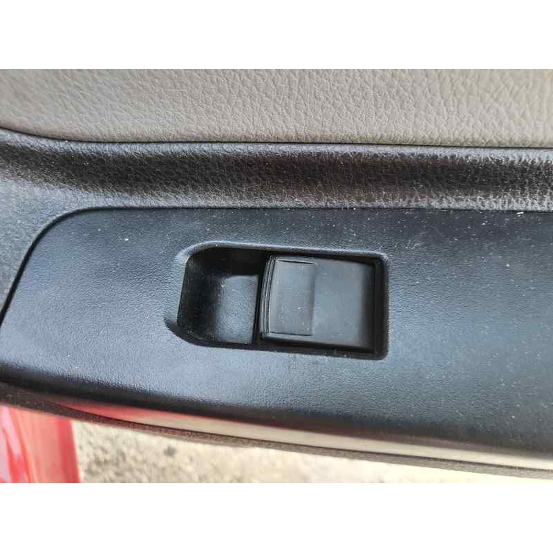 Recambio de mando elevalunas trasero derecho para toyota yaris nsp130l 1.3 hybrid 99 cv referencia OEM IAM   