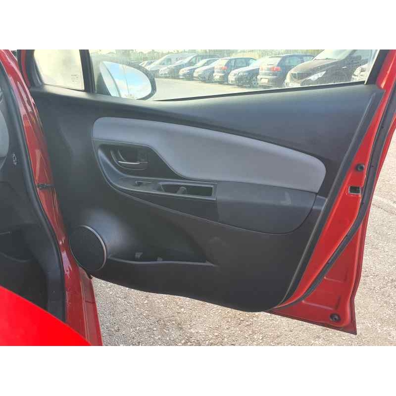 Recambio de guarnecido puerta delantera derecha para toyota yaris nsp130l 1.3 hybrid 99 cv referencia OEM IAM   