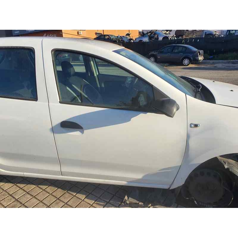 Recambio de puerta delantera derecha para dacia sandero 1.2 16v 73 cv referencia OEM IAM   