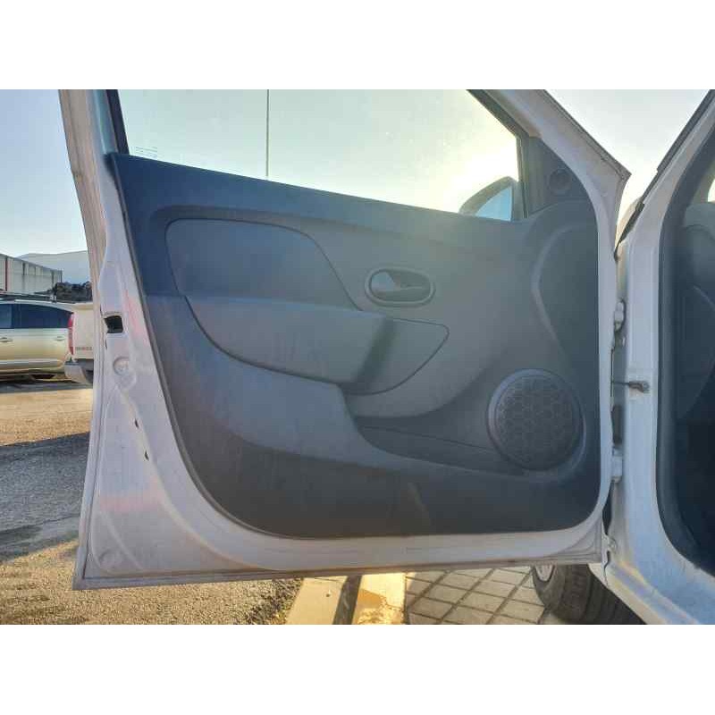 Recambio de guarnecido puerta delantera izquierda para dacia sandero 1.2 16v 73 cv referencia OEM IAM   