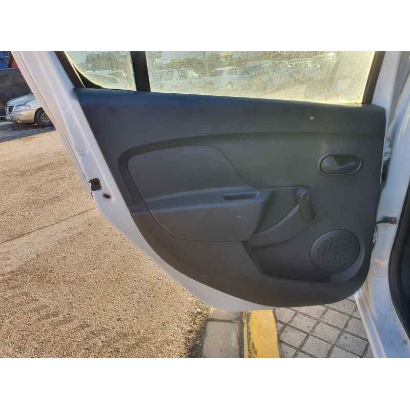 Recambio de guarnecido puerta trasera izquierda para dacia sandero 1.2 16v 73 cv referencia OEM IAM   