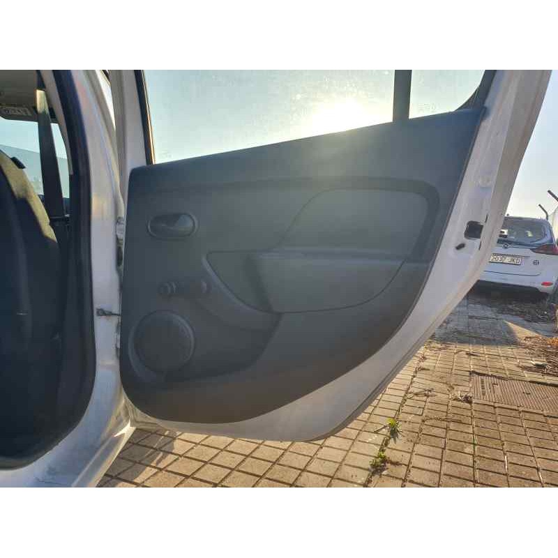 Recambio de guarnecido puerta trasera derecha para dacia sandero 1.2 16v 73 cv referencia OEM IAM   