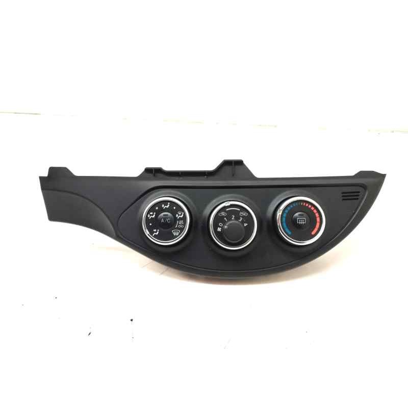 Recambio de mando climatizador para toyota yaris nsp130l 1.3 16v 99 cv referencia OEM IAM 554060D390  