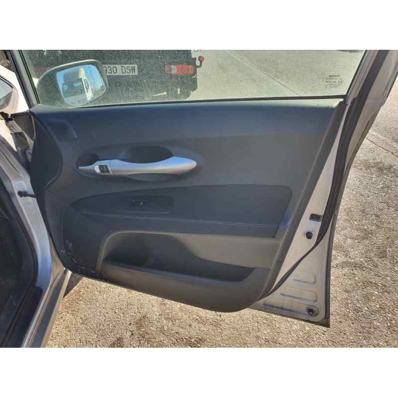 Recambio de guarnecido puerta delantera derecha para toyota auris 2.0 d-4d 126 cv referencia OEM IAM   