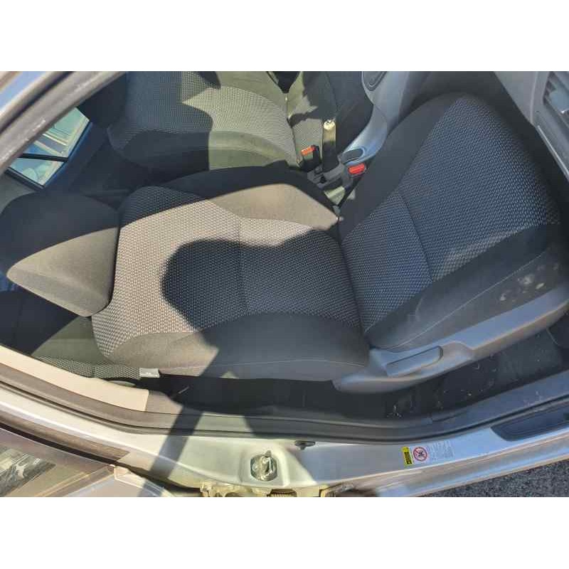 Recambio de asiento delantero derecho para toyota auris 2.0 d-4d 126 cv referencia OEM IAM   