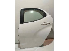 Recambio de puerta trasera izquierda para toyota yaris iv 1.5 hybrid 116 cv referencia OEM IAM   