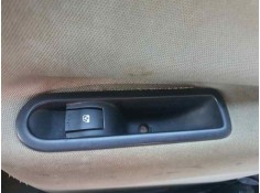 Recambio de mando elevalunas trasero derecho para renault scenic ii 1.6 16v 112 cv referencia OEM IAM   