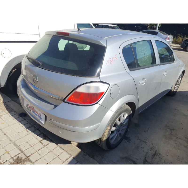 opel astra h berlina del año 2004
							