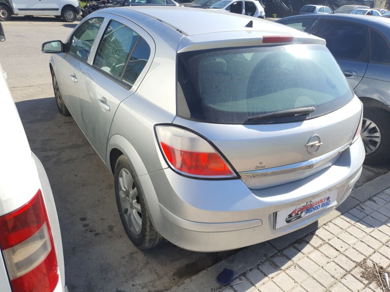 opel astra h berlina del año 2004