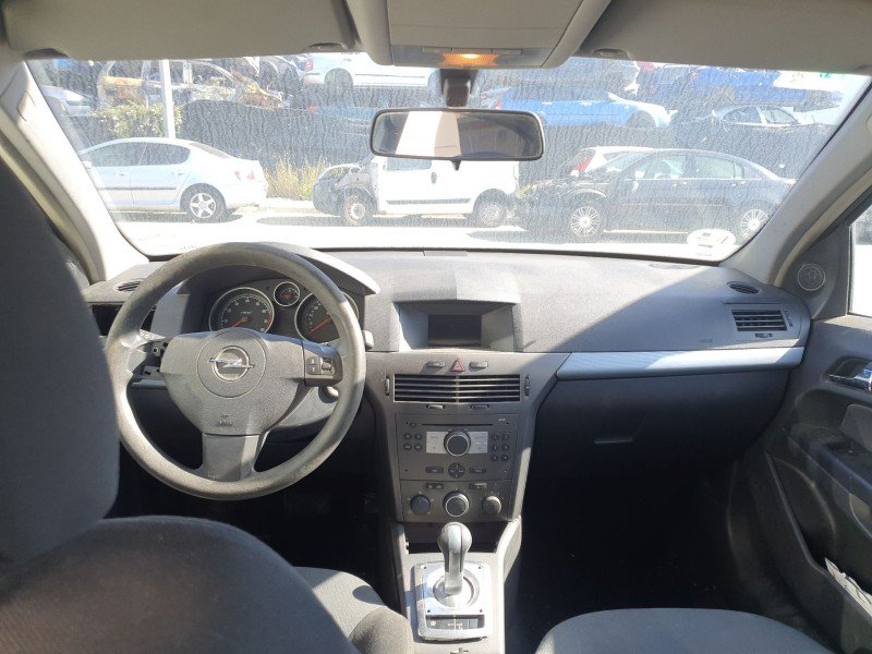 opel astra h berlina del año 2004