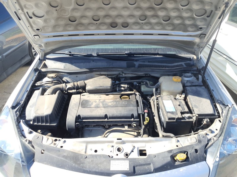 opel astra h berlina del año 2004