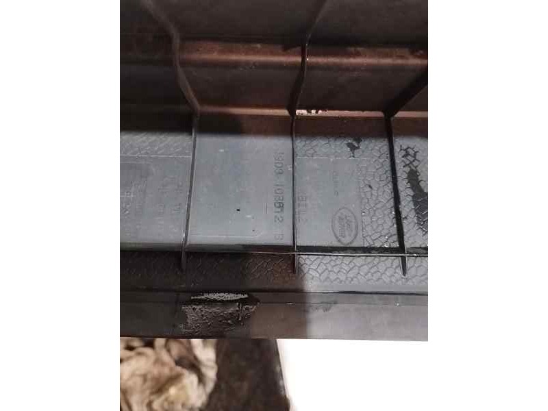 Recambio de molduras delanteras para jaguar i-pace se referencia OEM IAM J9D310B8120B  