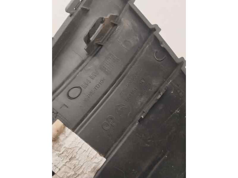 Recambio de molduras delanteras para citroën c-elysée 1.6 100cv referencia OEM IAM 9816046580  