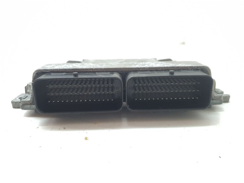 Recambio de centralita motor uce para dacia logan 1.6 cat referencia OEM IAM 8200483732  