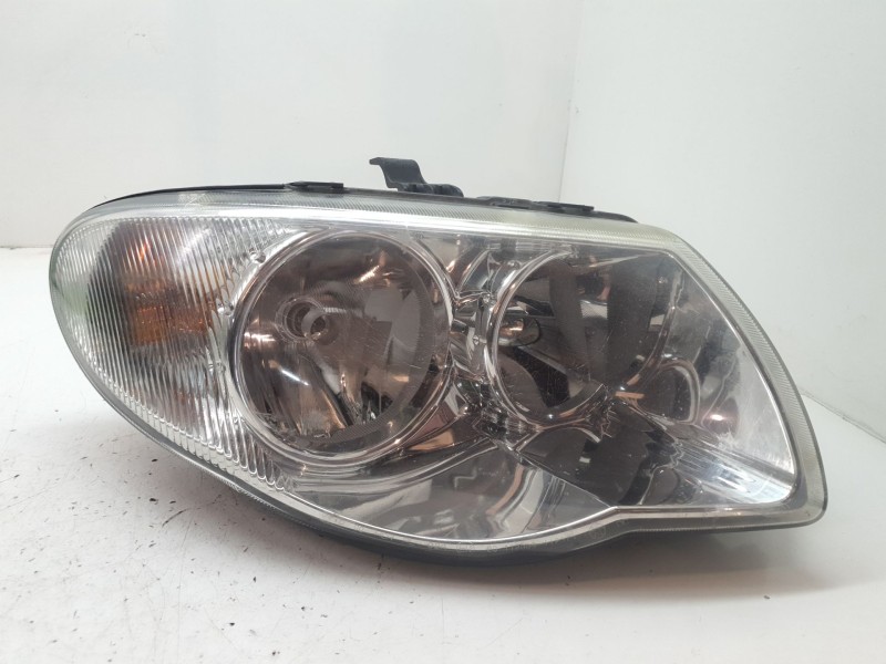 Recambio de faro derecho para chrysler voyager (rg) 2.5 crd 141 cv referencia OEM IAM   