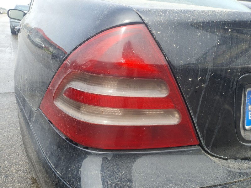 Recambio de piloto trasero izquierdo para mercedes-benz clase c (w203) c 200 cdi (203.007) referencia OEM IAM   
							