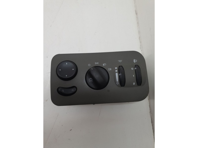 Recambio de mando luces para chrysler voyager (rg) 2.5 crd 141 cv referencia OEM IAM 0YC311J8AE  