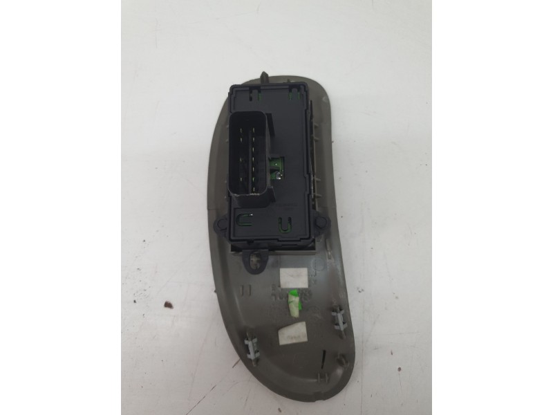 Recambio de mando elevalunas delantero izquierdo para chrysler voyager (rg) 2.5 crd 141 cv referencia OEM IAM   
							