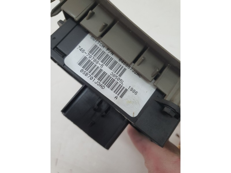 Recambio de mando elevalunas delantero izquierdo para chrysler voyager (rg) 2.5 crd 141 cv referencia OEM IAM   
							