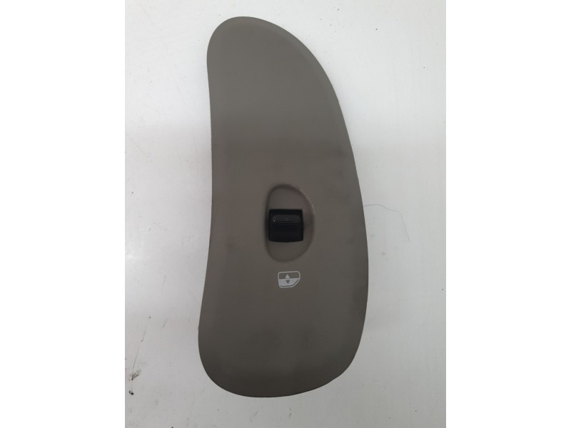 Recambio de mando elevalunas delantero derecho para chrysler voyager (rg) 2.5 crd 141 cv referencia OEM IAM 746754675  