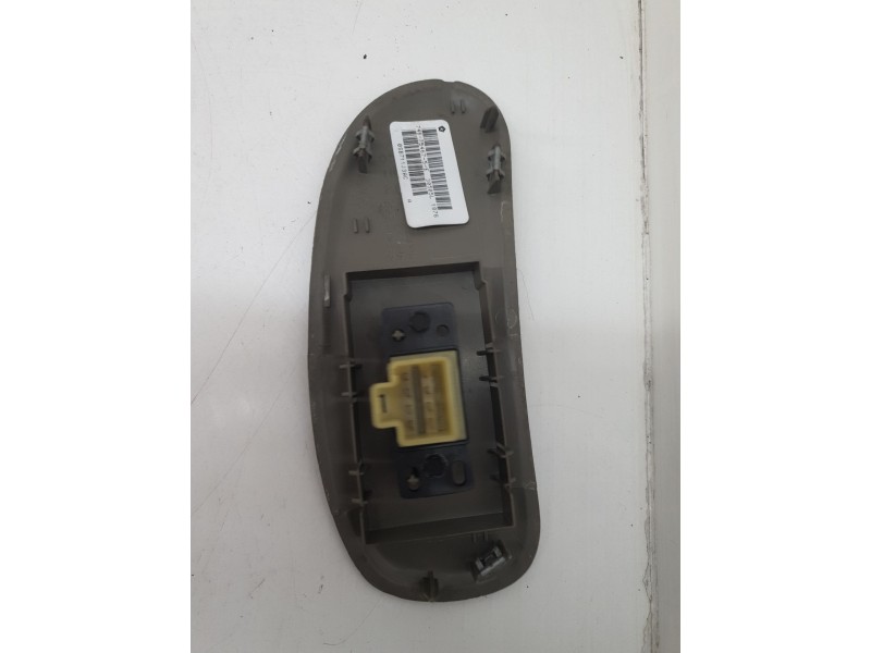 Recambio de mando elevalunas delantero derecho para chrysler voyager (rg) 2.5 crd 141 cv referencia OEM IAM 746754675  
