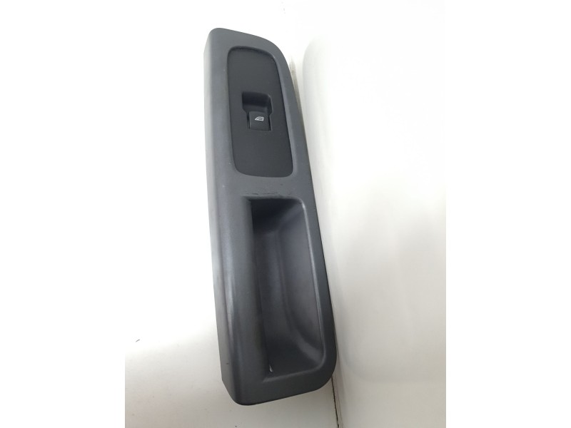 Recambio de mando elevalunas delantero derecho para volvo c30 1.6 100 cv referencia OEM IAM 8679474  