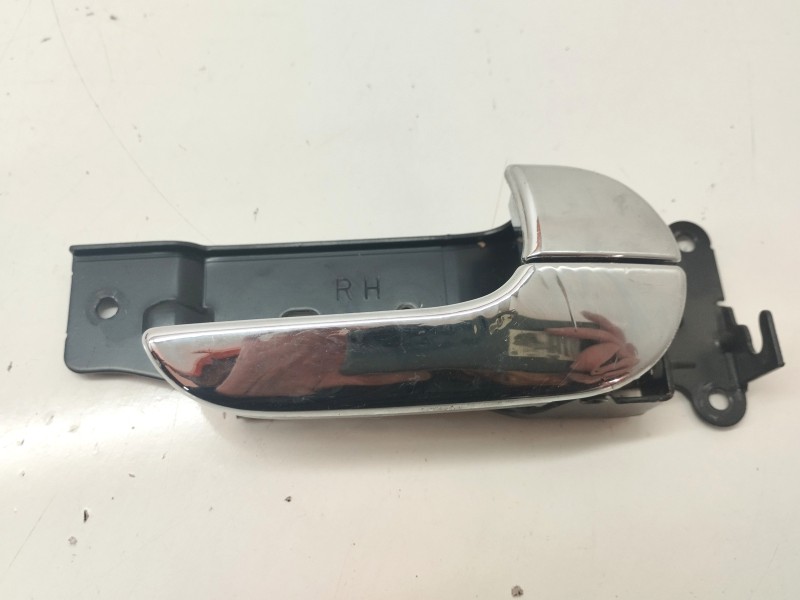 Recambio de maneta interior delantera derecha para kia carnival ii 2.9 crdi lx referencia OEM IAM   