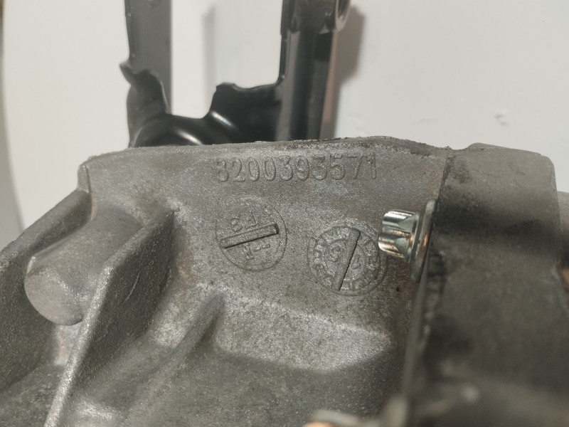 Recambio de caja cambios para dacia sandero 1.2 16v 73 cv referencia OEM IAM JH3360 8200393571 023007