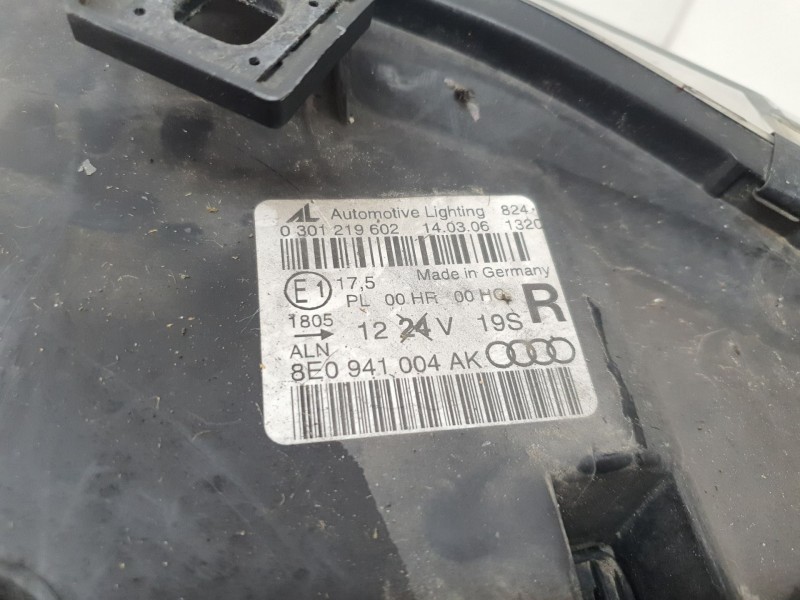 Recambio de faro derecho para audi a4 berlina (8e) 2.0 tdi referencia OEM IAM   