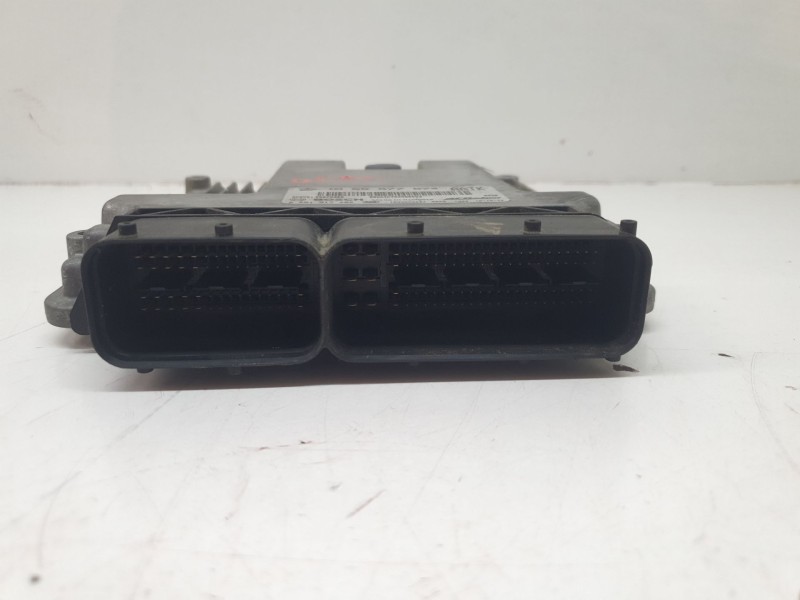 Recambio de centralita motor uce para opel insignia sports tourer sport referencia OEM IAM 55577674  