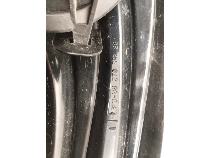 Recambio de piloto trasero izquierdo para peugeot 208 referencia OEM IAM   