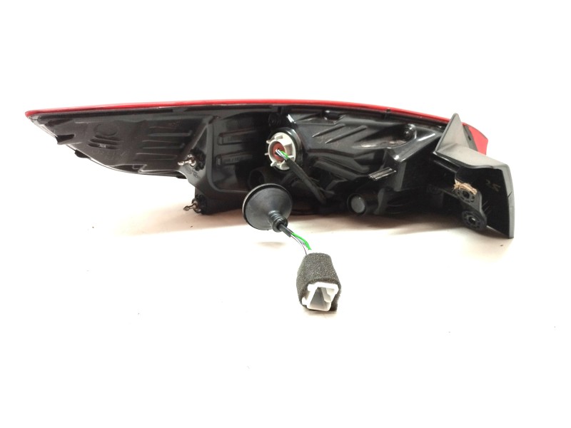 Recambio de piloto trasero derecho para kia xceed hybrid referencia OEM IAM 92402J7350  