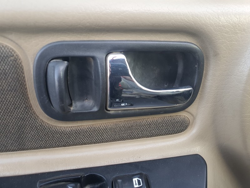 Recambio de maneta interior delantera izquierda para nissan terrano/terrano.ii (r20) sr (3-ptas.) referencia OEM IAM   
							