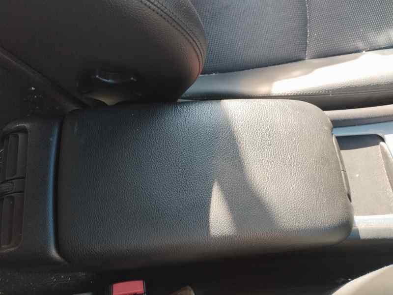 Recambio de apoyabrazos central para mercedes-benz clase clc (cl203) clc 220 cdi 150 cv referencia OEM IAM   