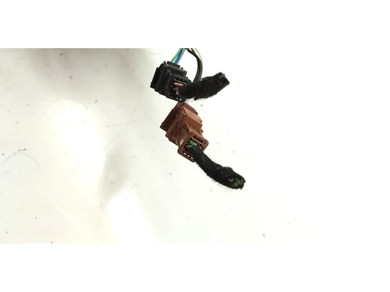 Recambio de retrovisor izquierdo para peugeot 208 1.6 16v hdi fap referencia OEM IAM   