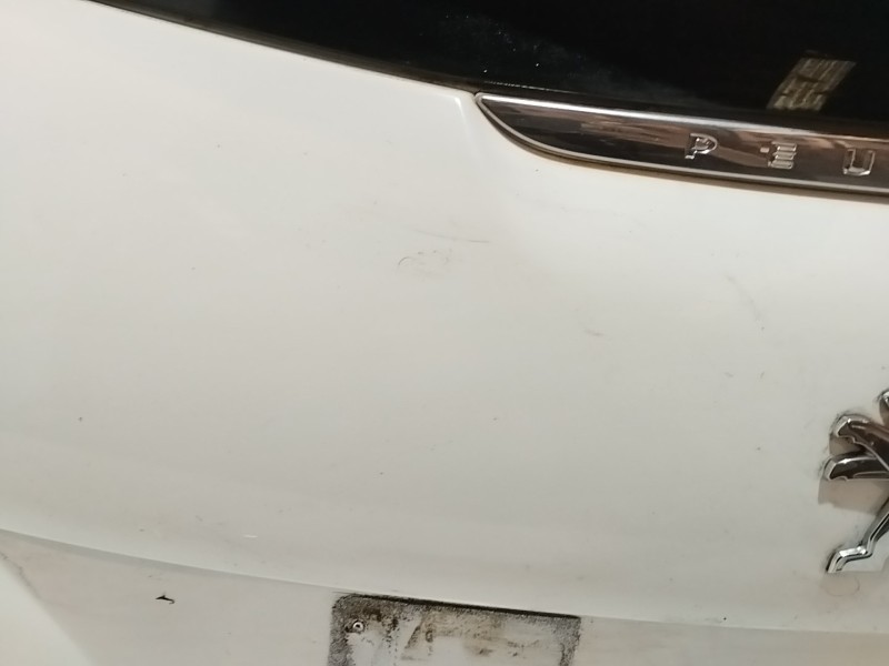 Recambio de porton trasero para peugeot 208 1.6 16v hdi fap referencia OEM IAM   