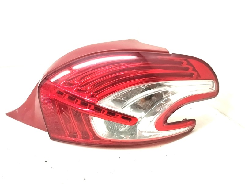 Recambio de piloto trasero derecho para peugeot 208 1.6 16v hdi fap referencia OEM IAM 967262838002  