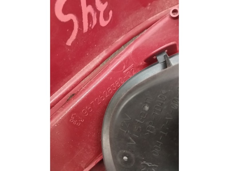 Recambio de piloto trasero derecho para peugeot 208 1.6 16v hdi fap referencia OEM IAM 967262838002  