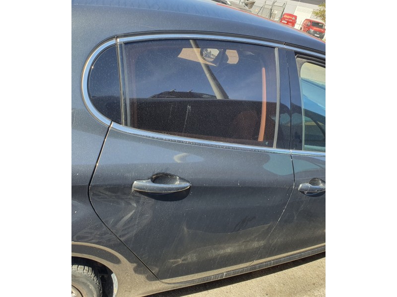 Recambio de puerta trasera derecha para peugeot 208 active referencia OEM IAM   