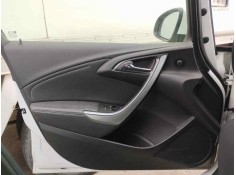 Recambio de guarnecido puerta delantera izquierda para opel astra j lim. 1.7 cdti 131 cv referencia OEM IAM   