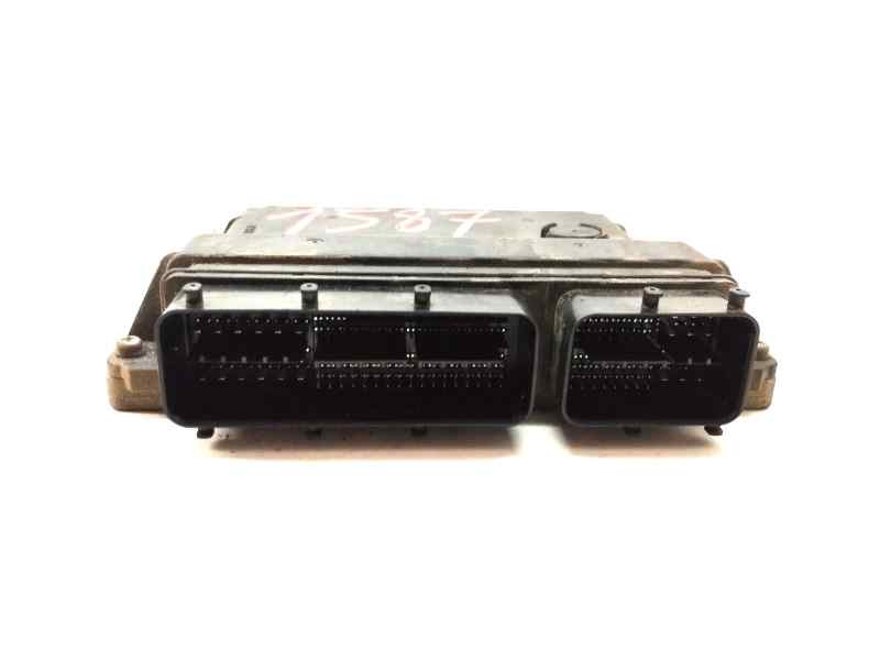 Recambio de centralita motor uce para toyota verso advance referencia OEM IAM 896610F211  
