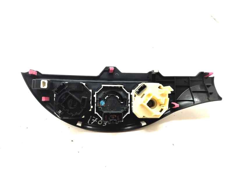 Recambio de mando climatizador para toyota yaris (_p13_) 1.3 (nsp130_) referencia OEM IAM 554060D390  