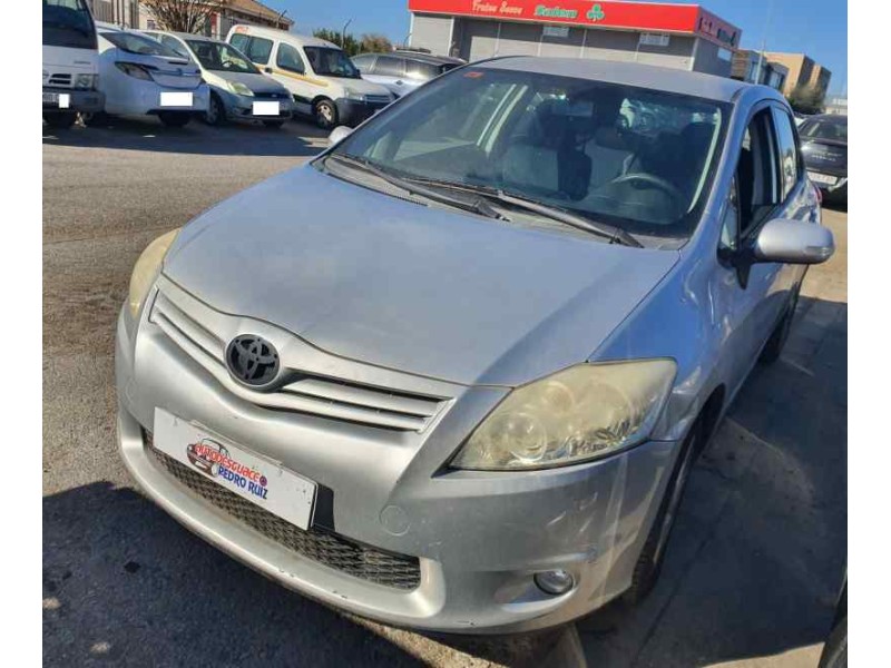 toyota auris del año 2010