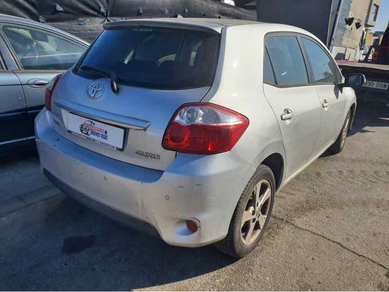 toyota auris del año 2010