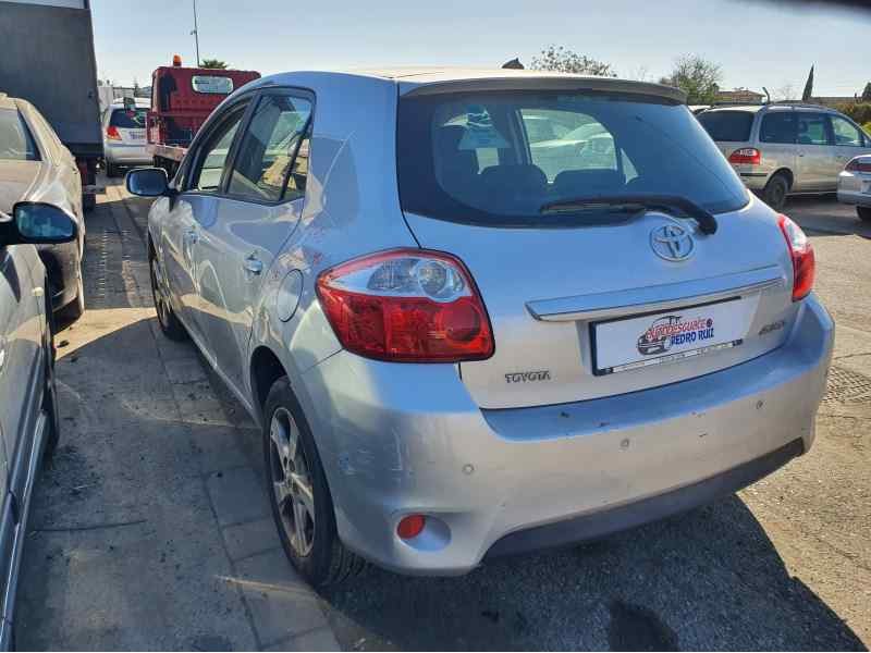 toyota auris del año 2010