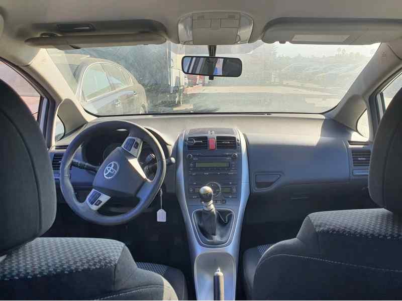 toyota auris del año 2010