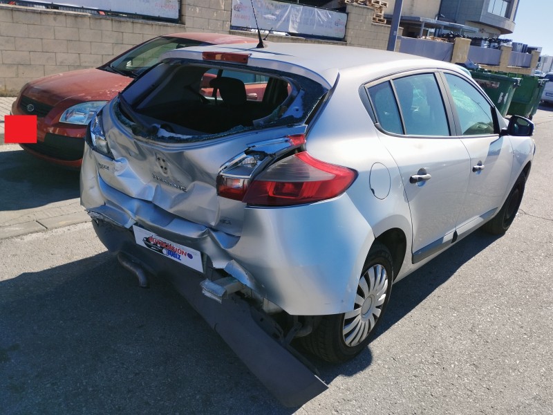 renault megane iii berlina 5 p del año 2010