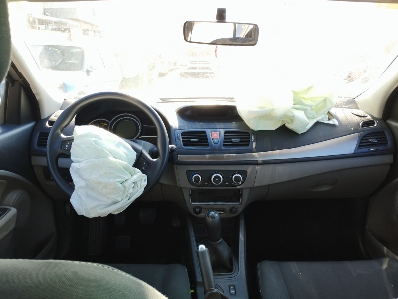 renault megane iii berlina 5 p del año 2010