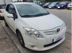 toyota auris del año 2013 2