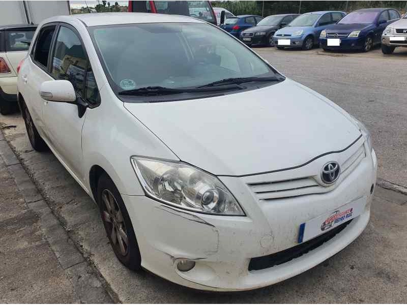 toyota auris del año 2013